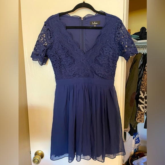 Lulu’s Short Lace Dress - Picture 1 of 4